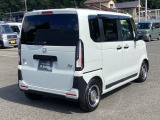 狭い駐車場でも、スライドドアならチャイルドシートへのお子さまの乗降や荷物の積載もスムーズ。とても便利な【両側電動スライドドア】ドアハンドを少し引くだけでリアドアが自動開閉します。