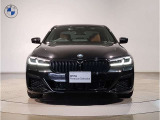 BMW代表的な特徴のキドニーグリル。BMWのすべてのモデルに採用され、BMWらしさを強調しております。