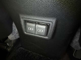 充電用USB付き。スマートフォンなどの充電に便利です。