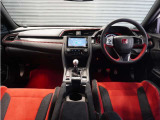◆インテリアパネル◆視界広々で非常に運転しやすくロングドライブでも疲れを感じさせないすっきりとまとまったインパネ周りです。