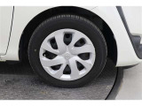 トヨタ純正のホイルカバー付きです。ぴったりフィットのデザインです。