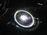 LEDヘッドライト&フロントフォグランプ キセノンに比べて明るさと照射範囲が向上し、消費電力も低減のため省燃費に貢献。