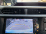 ナビに映したバックカメラの画面です。線が出るので、駐車のときに後ろの距離が分かりやすいです。