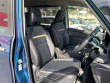 適度なホールド感と快適な座り心地の運転席シートまわり!