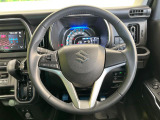 【純正革巻きステアリング】上質な革を使用することで、手にしっかり馴染みとても運転しやすいハンドルです♪