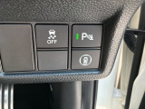 横滑りを抑制し車の姿勢の安定を図るVSA機能、車庫入れや縦列駐車など狭い場所でも安心な障害物センサー搭載。
