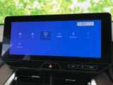ラジオやテレビ、Bluetoothなどの選択項目が画面に並び、使いたい音源を確認しやすい構成です。複数のメディアに対応したメニューで、日々の移動時間を快適にサポートします。