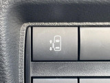【パワースライドドア】スマートキーや運転席のスイッチでスライドドアの開閉が可能♪電動だから力を入れてドアを開ける必要が無く、小さいお子様でも、重い荷物を持っている時もラクに開け閉めできます♪