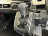 発進時から滑らかに加速する無段階変速のCVTはストップ&ゴーの多い街の中も快適です