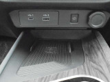 携帯電話ワイヤレス充電対応!USB機器接続出来ます!