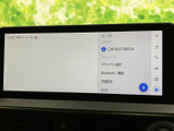 マルチメディア画面から、ドライバー設定やBluetooth機器などの項目を確認できます。画面上にメニューが整理されており、目的の設定を探しやすい構成で、日常の車内利用をサポートします。