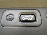 【パワーバックドア】スマートキーや運転席のボタンを押すだけでリアゲートが自動で開閉します!荷物を持っている時や、高い位置にあるバックドアを閉める際に便利な機能です♪