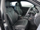 Audi車はどの車種も全てレザーハンドルです。そこにはAudiのこだわりがあり質感の高いレザーでしっかりと手に馴染み、高級感を演出します。