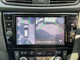 車両を上から見ているようなアラウンドビューモニターの映像をナビゲーション画面に映し出してくれるので、小さなお子様や障害物を確認できます。運転のしやすさはもちろん、事故防止にも役立ちます!