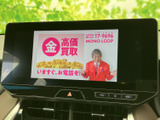 テレビ映像を表示できる画面を備え、停車中のひと休みには番組を視聴して過ごせます。画面が見やすい位置にまとまり、操作項目も確認しやすい、日常で活用しやすい装備です。