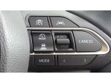 レーダークルーズコントロール(全車速追従機能付)付きです。車速に応じて追従支援してくれるので、ロングドライブも快適です。詳細は販売店スタッフまでおたずねください。