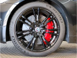 【BMWアロイホイル】軽量かつ強度に拘ったアロイホイル。走行性能ポテンシャルを引き出す設計。車の足元を引き締めてくれる大きなポイントはアロイホイルです。