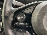 ステアリングにオーディオ操作スイッチが付いています。オーディオ画面に直接タッチしなくても操作が出来ますので、運転に集中できます。