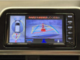 真上から見下ろしたような視点で車とその周囲を確認出来る画面と、車両後方を映し出すバックモニター画面の2つを表示してくれます。