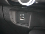 ◆USBチャージャー◆使いやすい場所に装備されています。
