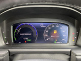 速度や各種表示がまとまっており、運転中に必要な情報を確認しやすいレイアウトです。表示の区分も見分けやすく、走行状況を把握しながら落ち着いて運転したい方に便利です。