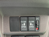 両側電動パワースライドドアは運転席からもワンタッチ操作が可能です♪