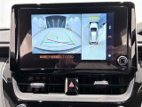 パノラミックビューモニター付きです。車両を上から見たような映像をディスプレイオーディオ画面に表示。運転席からの目視だけでは見にくい、車両周辺の状況をリアルタイムでしっかり確認できます。