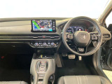 運転席周りのレイアウトをご覧ください。ナビゲーションが綺麗に装着されすっきり収まってますね!