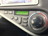 【オートエアコン】一度お好みの温度に設定すれば、車内の温度を検知し風量や温度を自動で調整。暑い&hellip;寒い&hellip;と何度もスイッチ操作をする必要はありません。快適な車内空間には必須の機能ですね♪