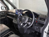 ◆視界広々で非常に運転しやすくロングドライブでも疲れを感じさせないすっきりとまとまったインパネ周りです。