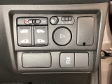 リアドアは乗り降りに便利な両側電動スライドドアです。また運転席に座っていながらスイッチ操作で自在にスライドドアを開け閉めできます。またHondaセンシング用のVSA解除スイッチも装備しています。