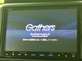 画面上にメニューや案内が表示され、タッチ操作で目的の項目を選びやすい構成です。地図案内やオーディオなどを扱えるナビゲーションで、通勤や休日のお出かけをサポートします。