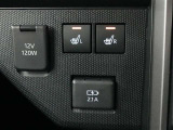 運転席&助手席にはシートヒータ付き。冬の寒い日のドライブも快適