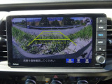ギヤをRに入れるとナビの画面に後ろの映像が映るリヤカメラ付!後退時の安全確認やコンディションの悪い視界でもカラーバックモニターがドライバーをサポート☆☆☆