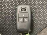 ドアの開閉時、両手が荷物で塞がっている時はキーレスでのカギの解除が大変ですよね。スマートキーはポケットやバッグに入れておけば、ノブに触れただけでロックの解除が可能です。とても便利な機能です。