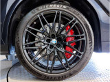 【BMWアロイホイル】軽量かつ強度に拘ったアロイホイル。走行性能ポテンシャルを引き出す設計。車の足元を引き締めてくれる大きなポイントはアロイホイルです。