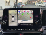 車を真上から見ているように、周囲の状況を把握しながら安心して駐車が行えるアラウンドビューモニター装備!
