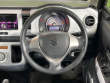 インテリアに合わせたデザインのステアリングは、運転される方のことも考え、運転しやすい形状、大きさです。是非一度、実際に触ってお確かめください。