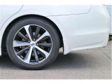 純正18インチアルミホイール、タイヤサイズ 225/50R18