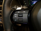 【ステアリングリモコン】ステアリングにオーディオ調節可能なスイッチが装備されていますので運転中でも視線をそらさずにオーディオの調節が可能です!