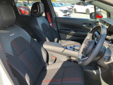 運転席も広々、ドライブも楽しめますね♪実際お座りいただくのが、分かりやすいと思います。お気軽にご来店ください!