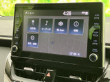 タッチパネル式のナビゲーションシステムを搭載。地図やオーディオ操作を直感的に行え、快適なドライブをサポートします。メニュー画面も見やすく、操作も簡単です。