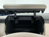 【インパネアッパーボックス】サッと取り出せてサッとしまえる、運転席の目の前にはボックスが装備されております!薄型のボックスティッシュなど収納可能☆