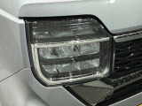 LEDヘッドライトは、点灯の瞬間から最大光量を発揮し、突然暗くなるトンネルなどでの安定感を高めます。