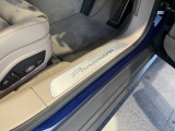 弊社2階のショールームにて約14台の車両を展示しております。色とりどりのポルシェと共にご来場お待ちしております。