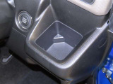運転席にカップホルダーを装備しております。