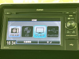 FM・AMラジオやCD、ワンセグ、iPod/USBの選択肢が画面に並び、聴きたい音源を選びやすい仕様です。画面表示を見ながら切り替えられ、日々の移動に便利です。