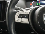 ハンドルにはオーディオ操作用スイッチがありますので、ハンドルから手を放さずにオーディオの操作ができるようになっています。