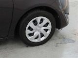 装着タイヤサイズは、185/60R15です。