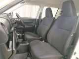 前席はシンプルで使い勝手の良いレイアウトで、視界も広く運転しやすいのが特徴です